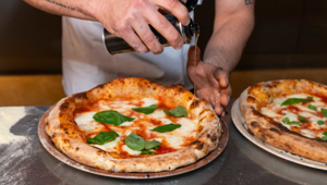 Al via le iscrizioni per La Città della Pizza 2026: il tour tra Roma e Milano alla ricerca dei nuovi maestri dell'arte bianca Al via le iscrizioni per La Città della Pizza 2026: il tour tra Roma e Milano alla ricerca dei nuovi maestri dell'arte bianca